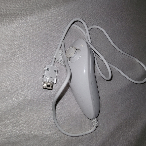 White Wii Nunchuk Controller for Enhanced Gameplay - Picture 1 of 2